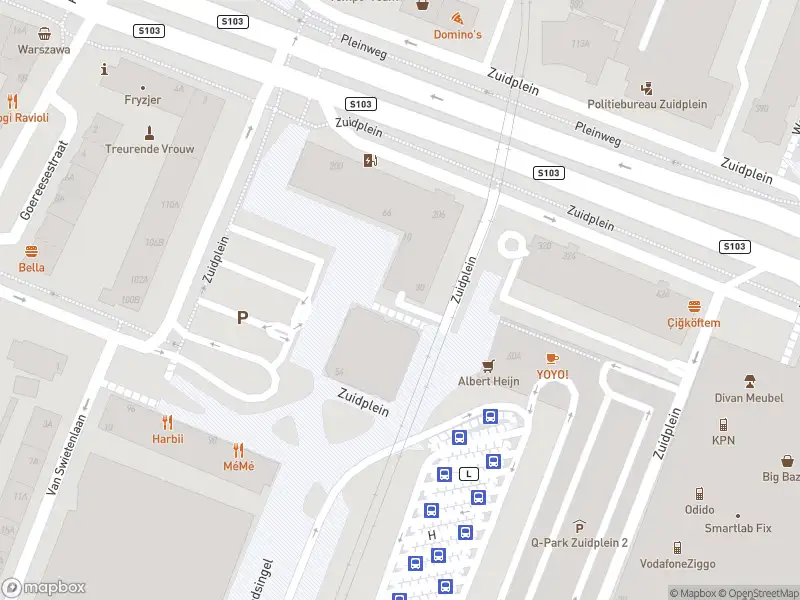 Ambulance met grote spoed naar de Zuidplein in Rotterdam