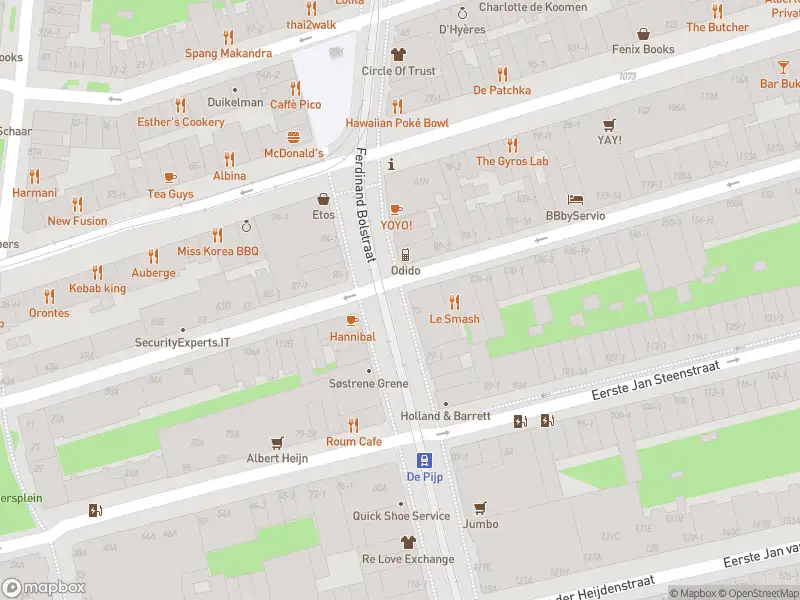 Ambulance met gepaste spoed naar de Bilderdijkstraat in Amsterdam