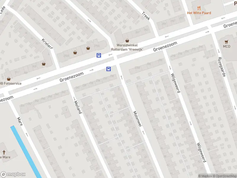 Ambulance met grote spoed naar de Molenwei in Rotterdam