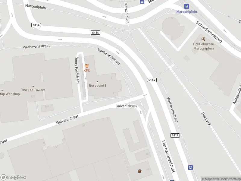 Ambulance met grote spoed naar de Marconistraat in Rotterdam