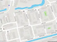 Ambulance met grote spoed naar de Wouwstraat in Delft