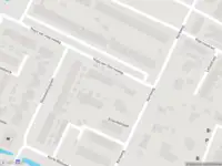 Ambulance met grote spoed naar de Hugo van Voorneweg in Heenvliet