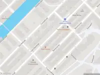 Ambulance met grote spoed naar de Tweede Leeghwaterstraat in Amsterdam