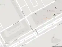 Ambulance met gepaste spoed naar de Kikkensteinstraat in Amsterdam