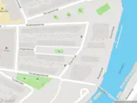 Ambulance met grote spoed naar de Jonathanhof in Amsterdam