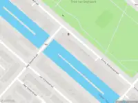 Ambulance met grote spoed naar de Ben van Meerendonkstraat in Amsterdam