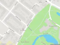 Ambulance met gepaste spoed naar de Roodborststraat in Leiden