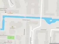 Ambulance met grote spoed naar de Schaarsbergenstraat in Amsterdam