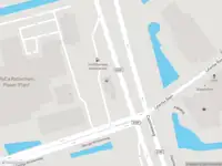 Ambulance met grote spoed naar de Capelseweg in Capelle aan den IJssel