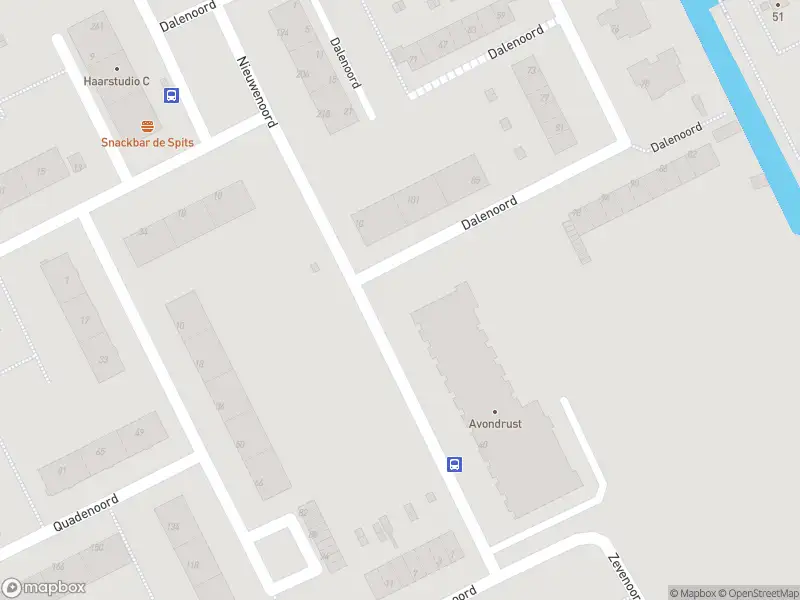 Ambulance met grote spoed naar de Nudenoord in Rotterdam