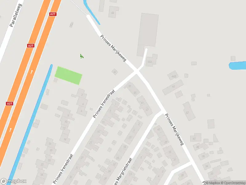 Ambulance met grote spoed naar de Prinses Marijkeweg in Meerkerk