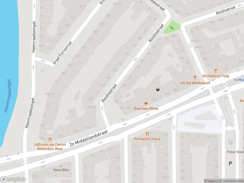 Ambulance met gepaste spoed naar de Aleidisstraat in Rotterdam