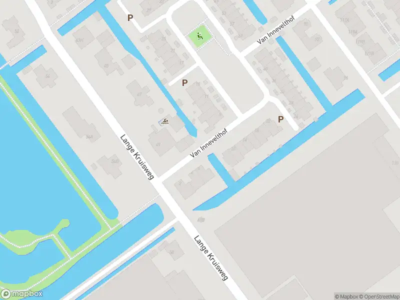 Ambulance met grote spoed naar de Van Innevelthof in Maasdijk