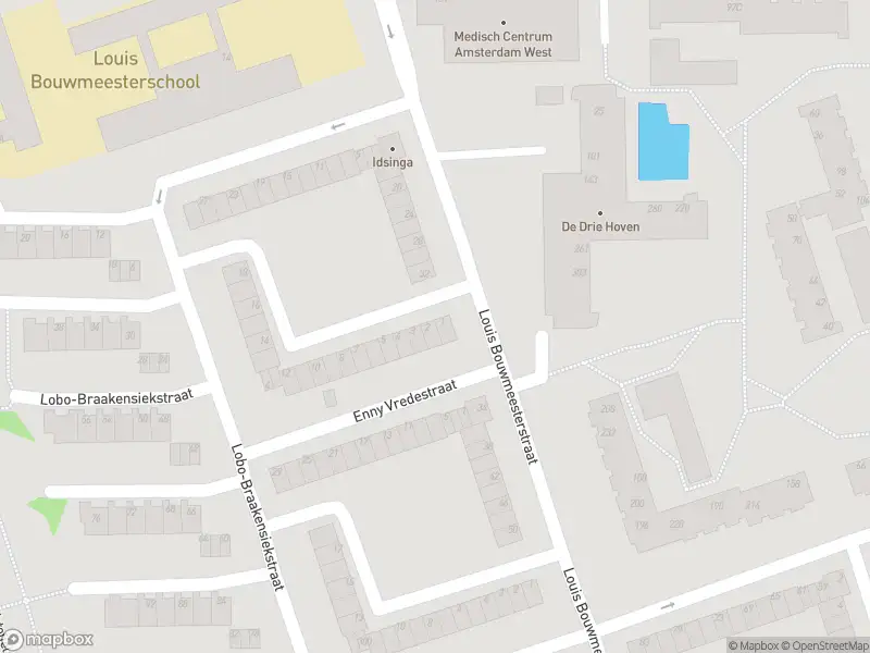 Ambulance met grote spoed naar de Christine Stoetzhof in Amsterdam