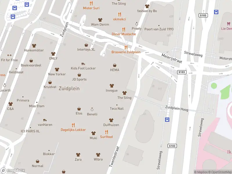 Ambulance met gepaste spoed naar de Zuidplein Hoog in Rotterdam