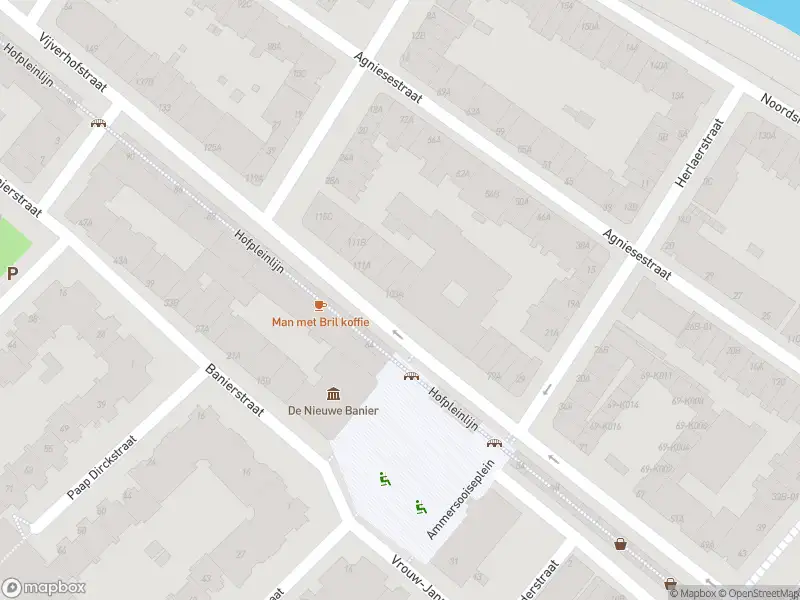 Ambulance met grote spoed naar de Vijverhofstraat in Rotterdam