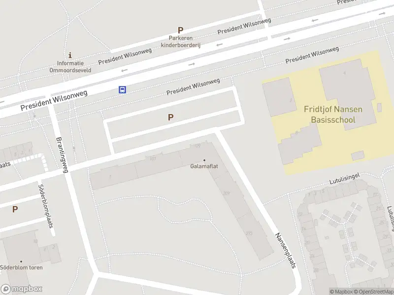 Ambulance met gepaste spoed naar de Nansenplaats in Rotterdam