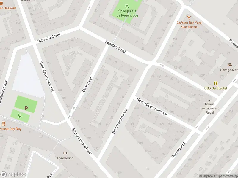 Ambulance met grote spoed naar de Boudewijnstraat in Rotterdam