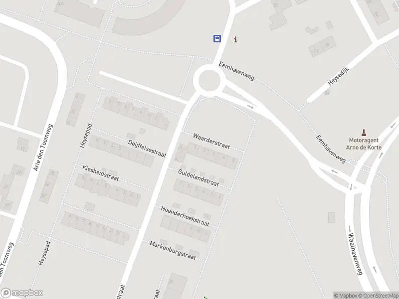 Ambulance met gepaste spoed naar de Waarderstraat in Rotterdam