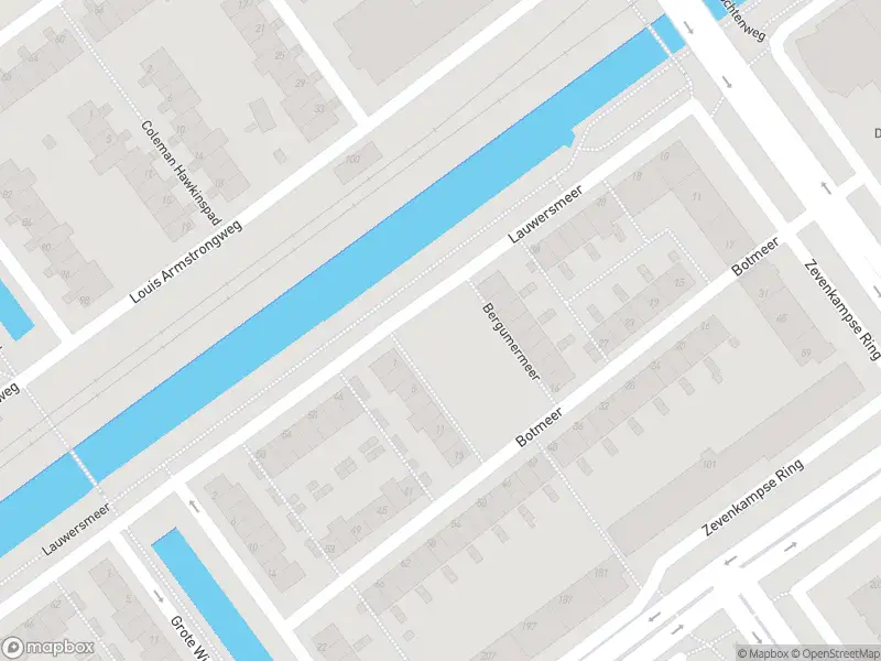 Ambulance met grote spoed naar de Bergumermeer in Rotterdam