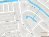 Ambulance met grote spoed naar de Anjerstraat in Alblasserdam