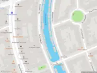 Ambulance met gepaste spoed naar de Bilderdijkpark in Amsterdam