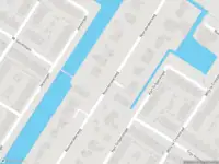 Ambulance met grote spoed naar de Jarasingel in Amsterdam