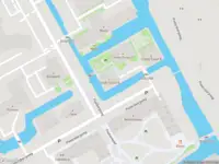 Ambulance met grote spoed naar de Pietersbergweg in Amsterdam