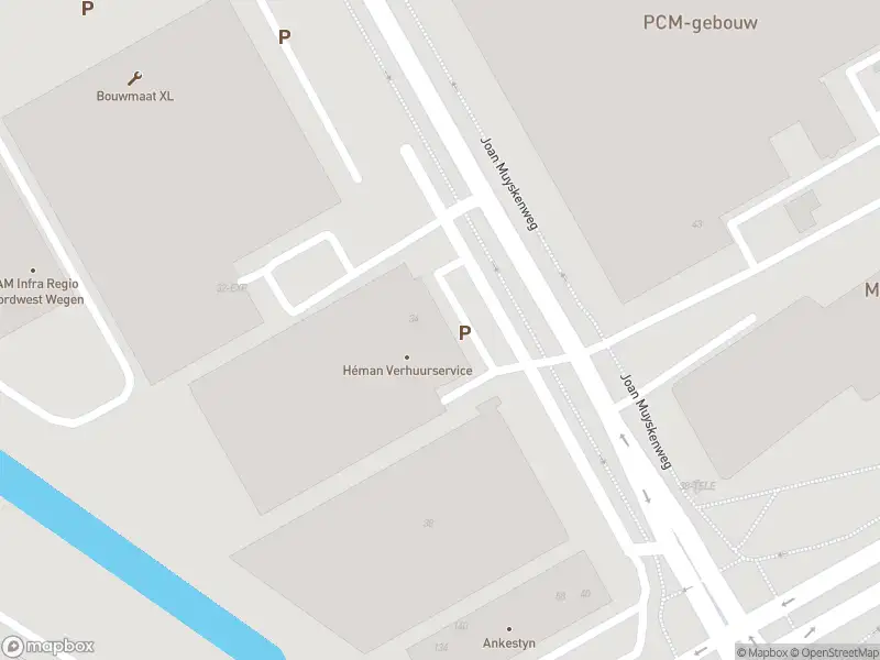 Brandweer met gepaste spoed naar de Joan Muyskenweg in Amsterdam-Duivendrecht