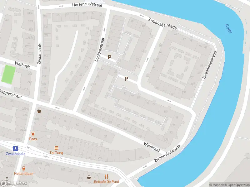 Ambulance met grote spoed naar de Nieuwe Hamelstraat in Rotterdam