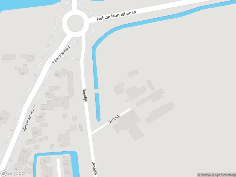 Ambulance met grote spoed naar de Oostdijk in Hellevoetsluis