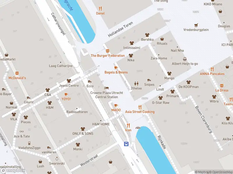 Traumahelikopter naar de Catharijne Esplanade in Utrecht