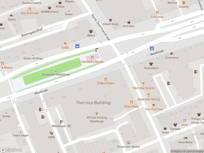 Ambulance met gepaste spoed naar de Westblaak in Rotterdam