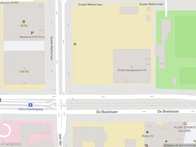 Ambulance met gepaste spoed naar de De Boelelaan in Amsterdam