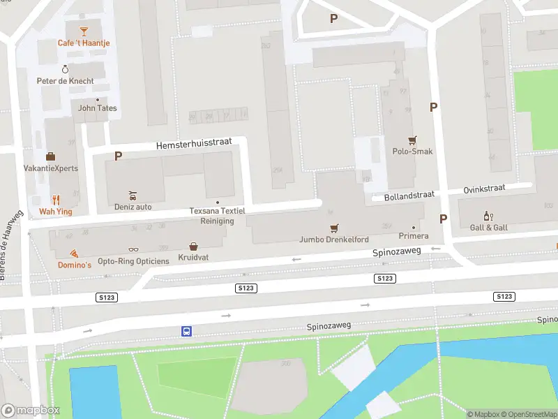 Ambulance met gepaste spoed naar de Bollandstraat in Rotterdam