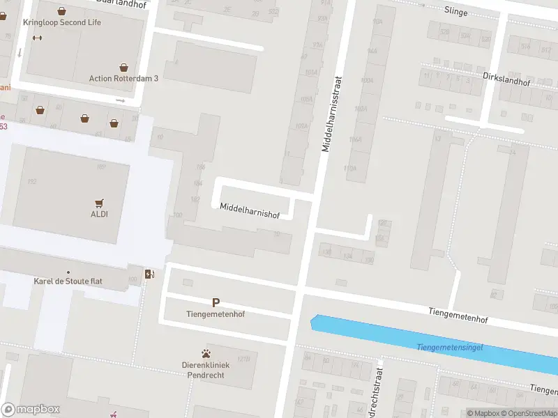 Ambulance met gepaste spoed naar de Middelharnishof in Rotterdam