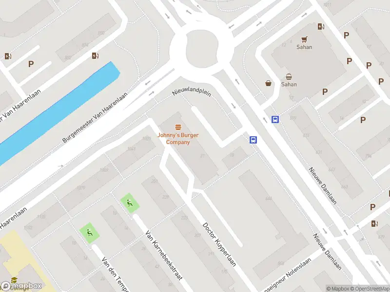 Ambulance met gepaste spoed naar de Nieuwlandplein in Schiedam