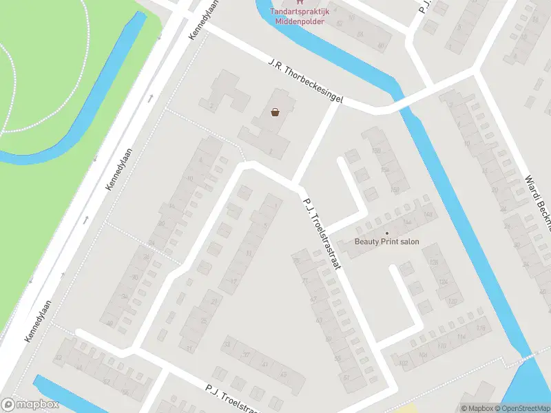 Ambulance met grote spoed naar de P.J. Troelstrastraat in Papendrecht