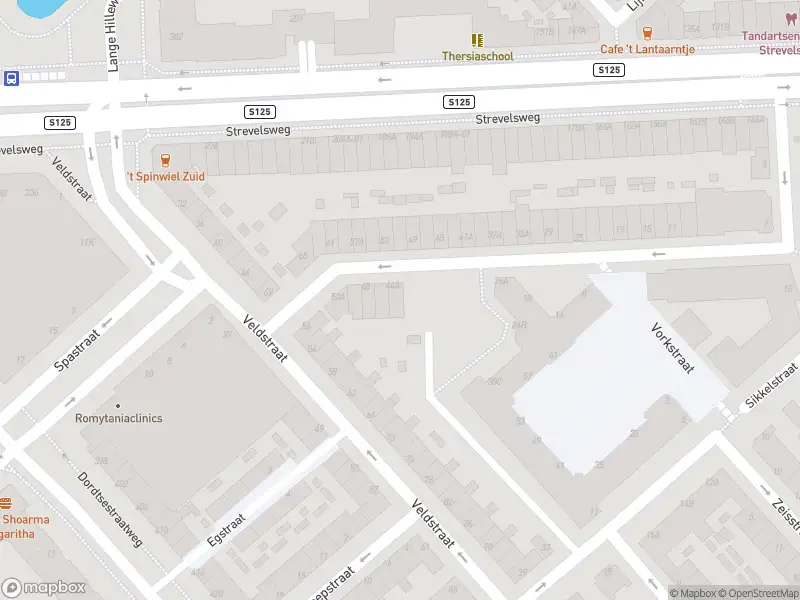 Ambulance met grote spoed naar de Ploegstraat in Rotterdam