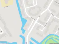 Ambulance met grote spoed naar de Bessengaard in Spijkenisse