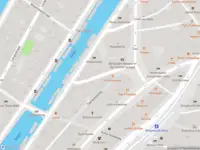 Ambulance met grote spoed naar de Koggestraat in Amsterdam