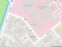 Ambulance met grote spoed naar de Dieperpoellaan in Leiden