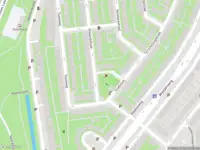 Ambulance met grote spoed naar de Meeuwenplein in Amsterdam