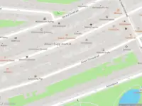 Ambulance met grote spoed naar de Eerste Van der Helststraat in Amsterdam