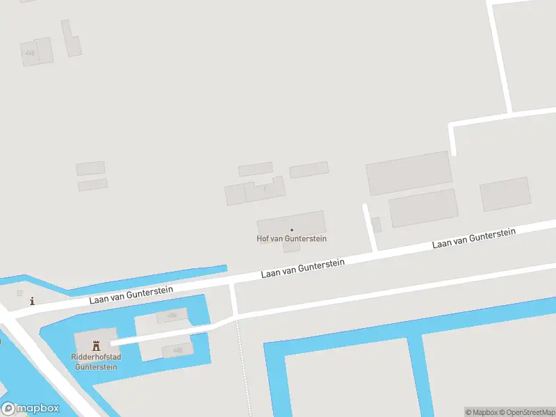 Politie naar de Laan van Gunterstein in Breukelen vanwege voertuigen te water