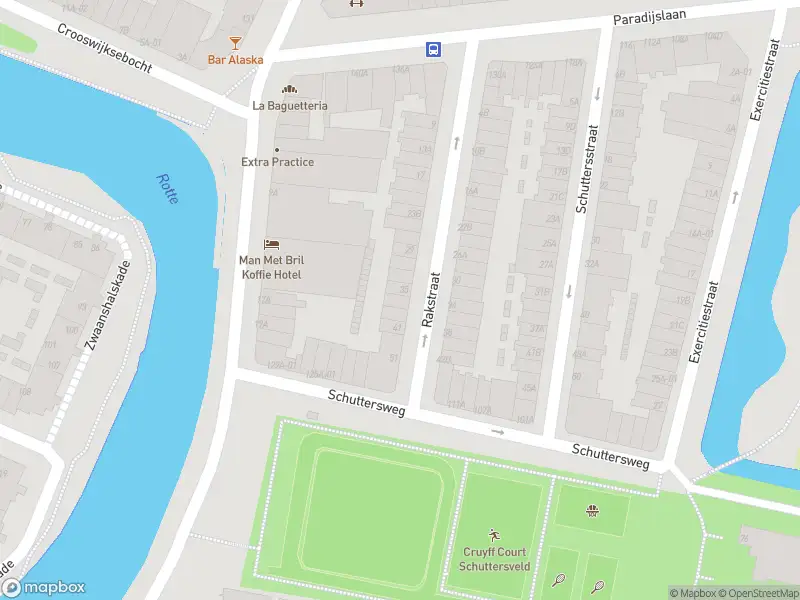 Ambulance met grote spoed naar de Rakstraat in Rotterdam