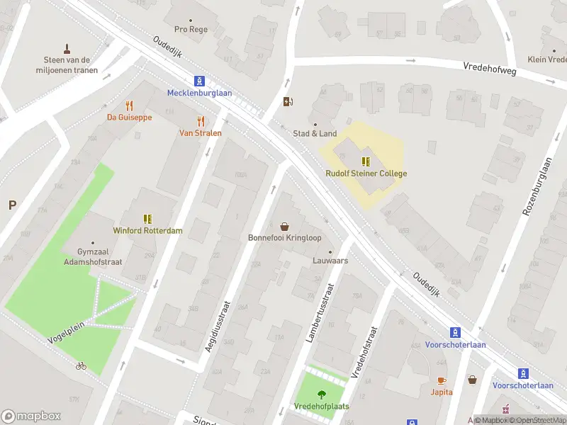 Ambulance met gepaste spoed naar de Oudedijk in Rotterdam