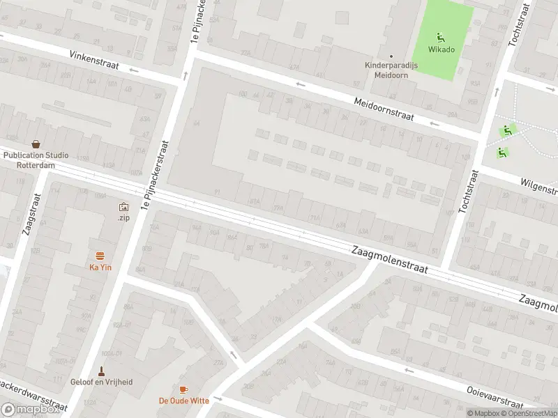 Ambulance met gepaste spoed naar de Zaagmolenstraat in Rotterdam