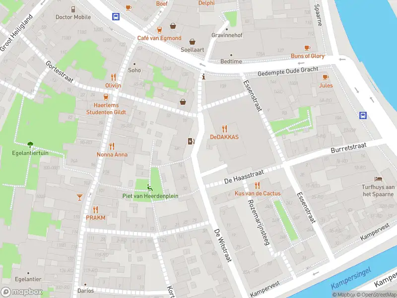 Ambulance met grote spoed naar de De Witstraat in Haarlem