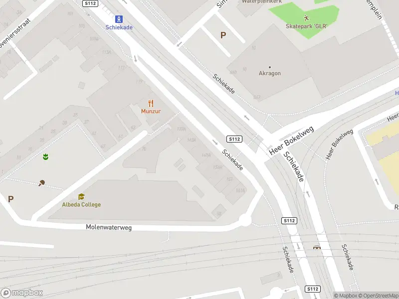 Ambulance met gepaste spoed naar de Schiekade in Rotterdam